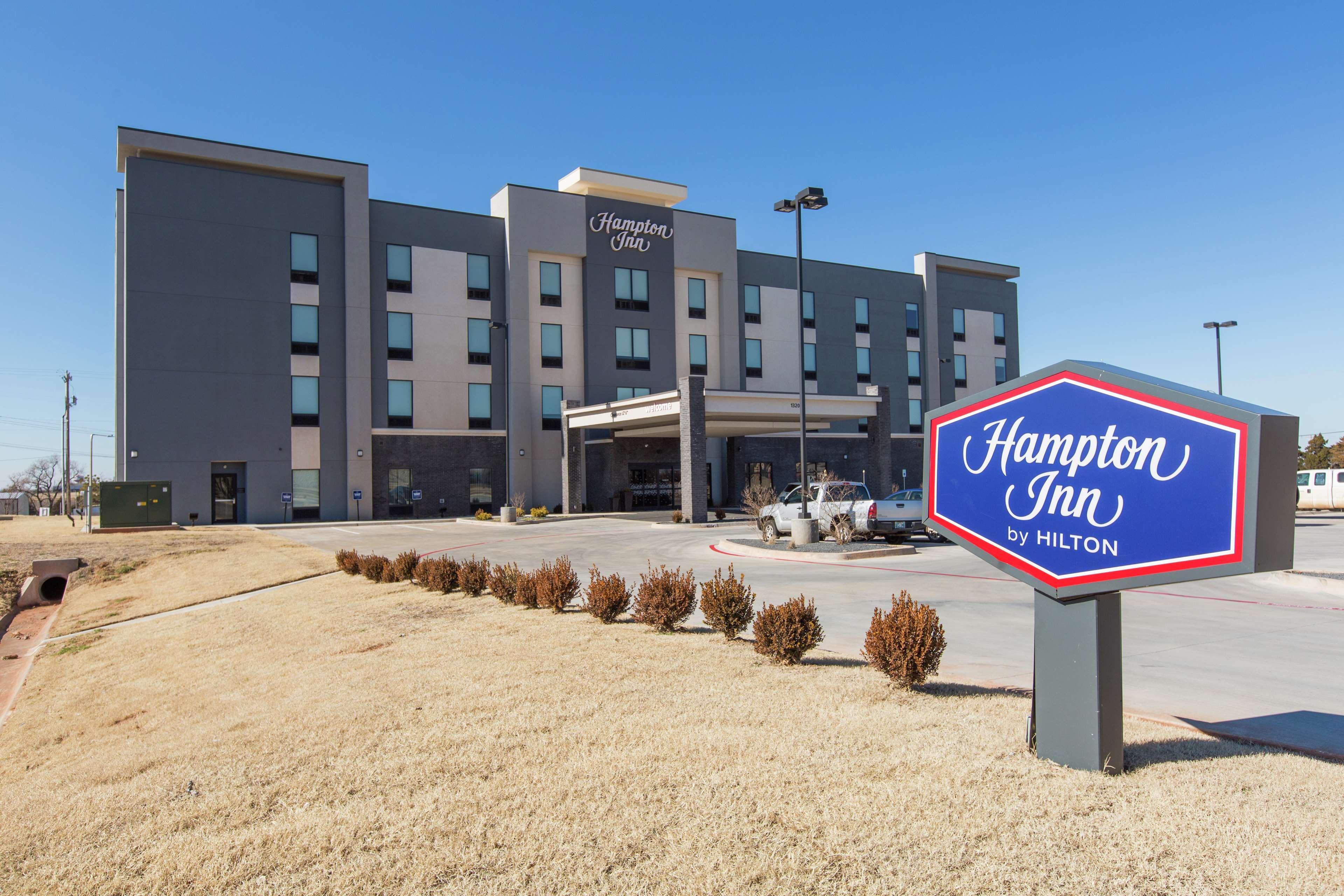 Hampton Inn Mustang Exterior foto