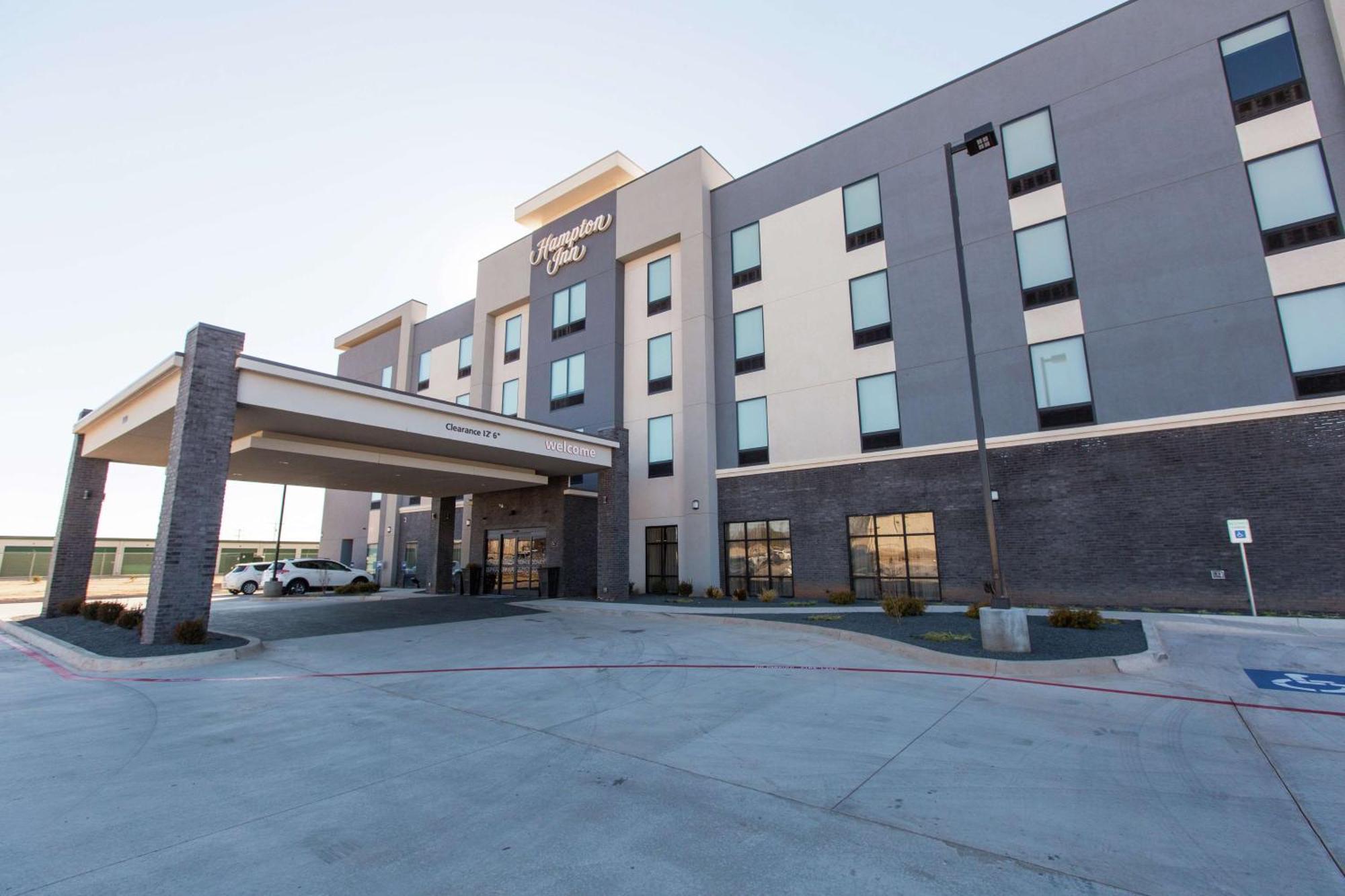 Hampton Inn Mustang Exterior foto